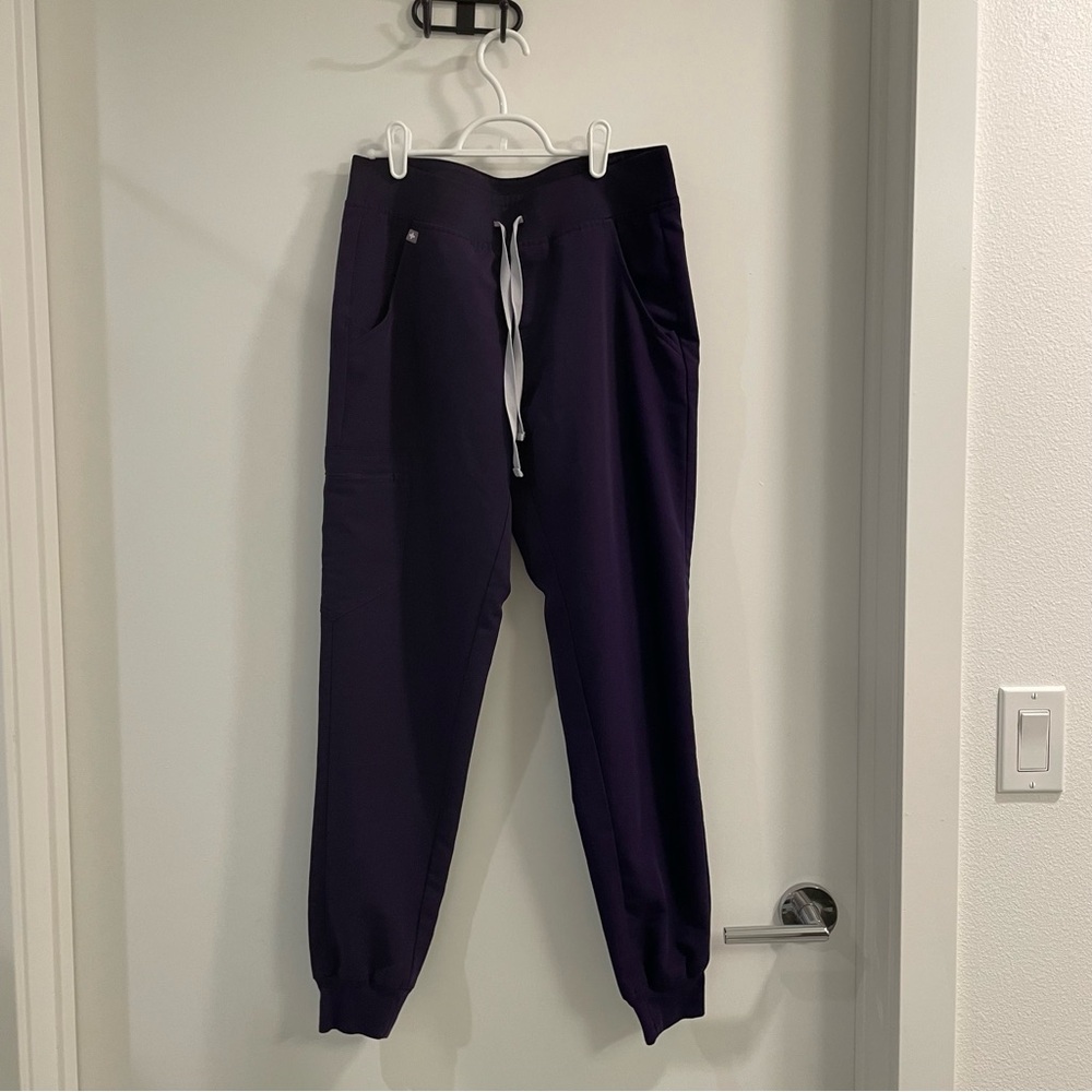 FIGS Zamora Jogger Scrub Pants in Purple Jam | Size S